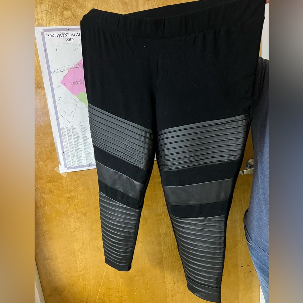 Plus size leggings Torrid
